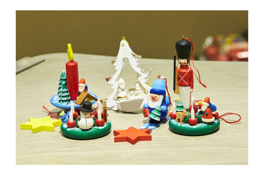 クリスマスツリーの飾り付けを何倍も楽しむアレンジ方法は?のイメージ画像