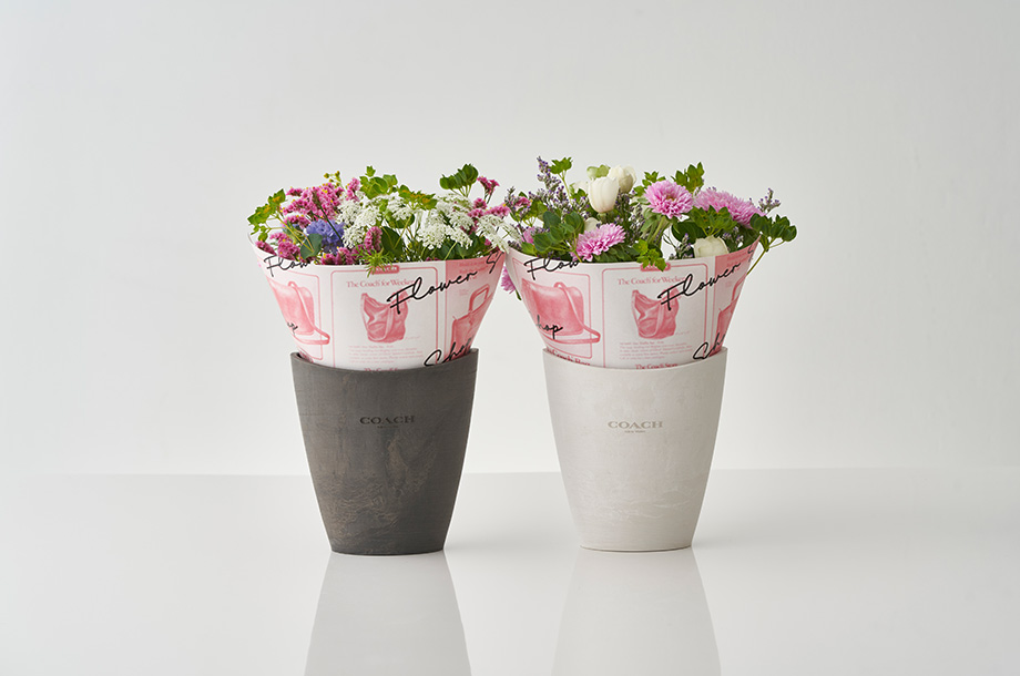 <コーチ>ノベルティの花束と花瓶の画像