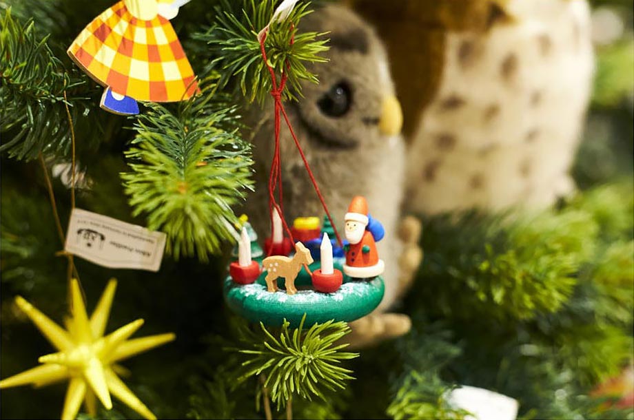 プロがおすすめするクリスマスツリーの選び方 子どもと楽しむ飾りつけは ベビー キッズ 三越伊勢丹オンラインストア 公式
