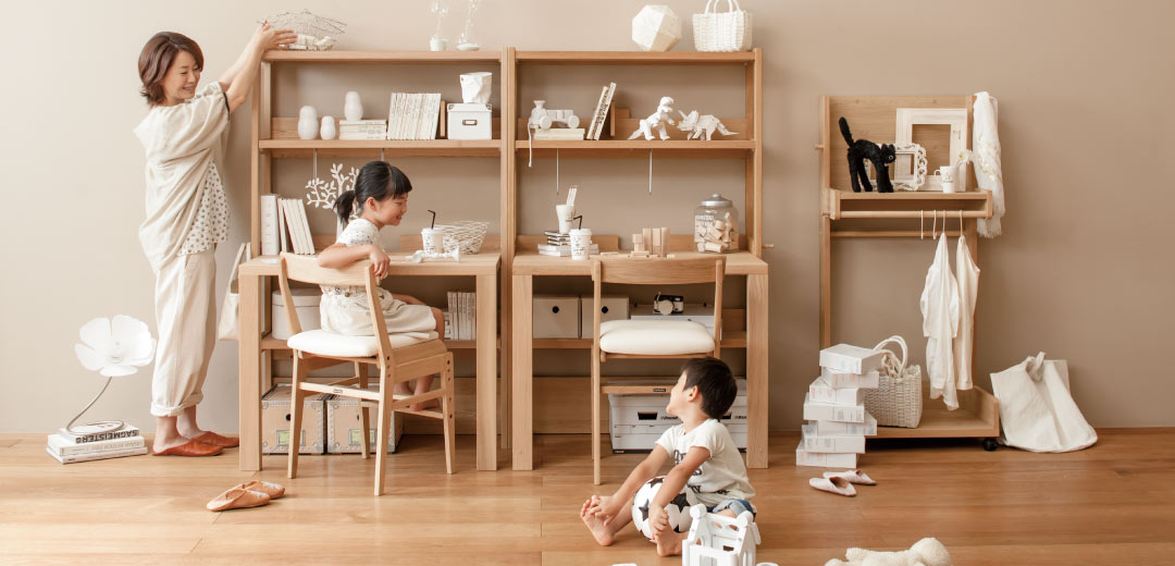 カリモク>人気のリビング学習にもおすすめ!サイズ豊富な学習机