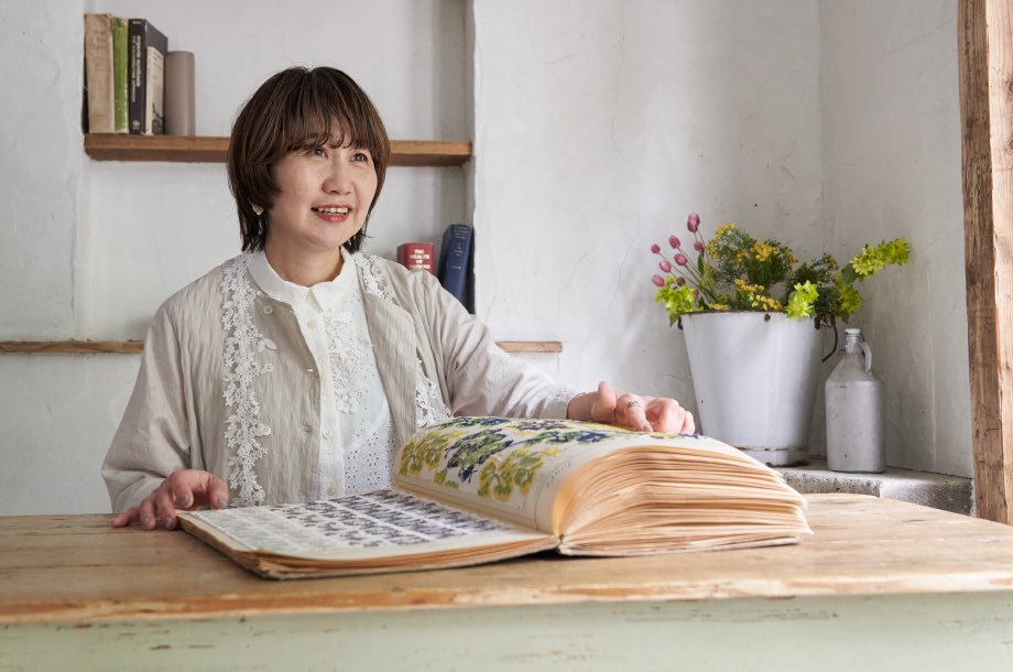 繊細さと華やぎを天然素材にのせて｜＜コットンハウス・アヤ＞の