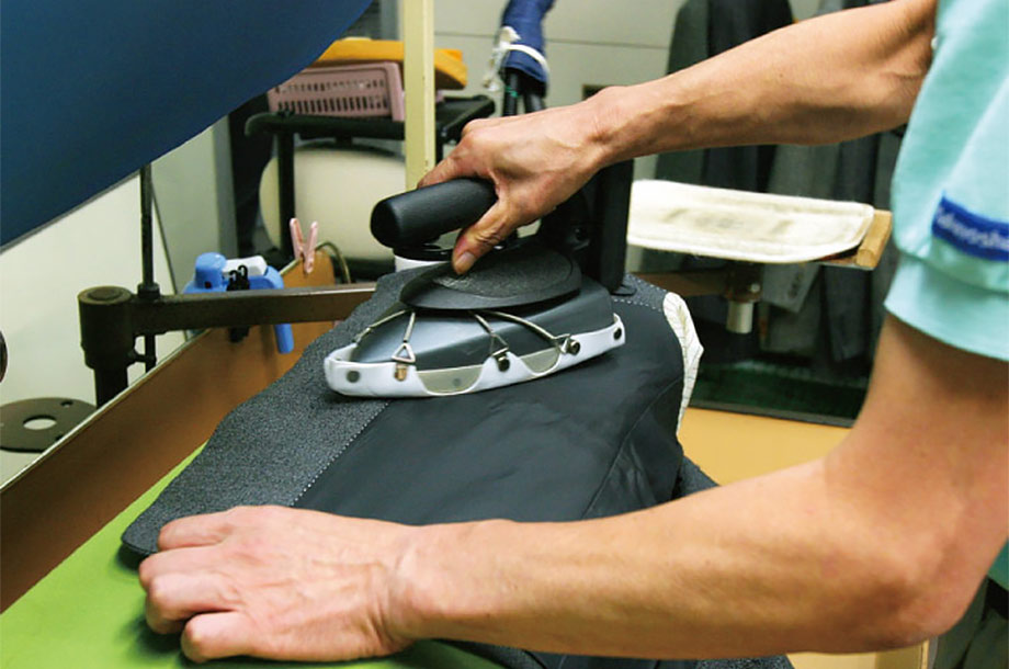 プレスしている画像