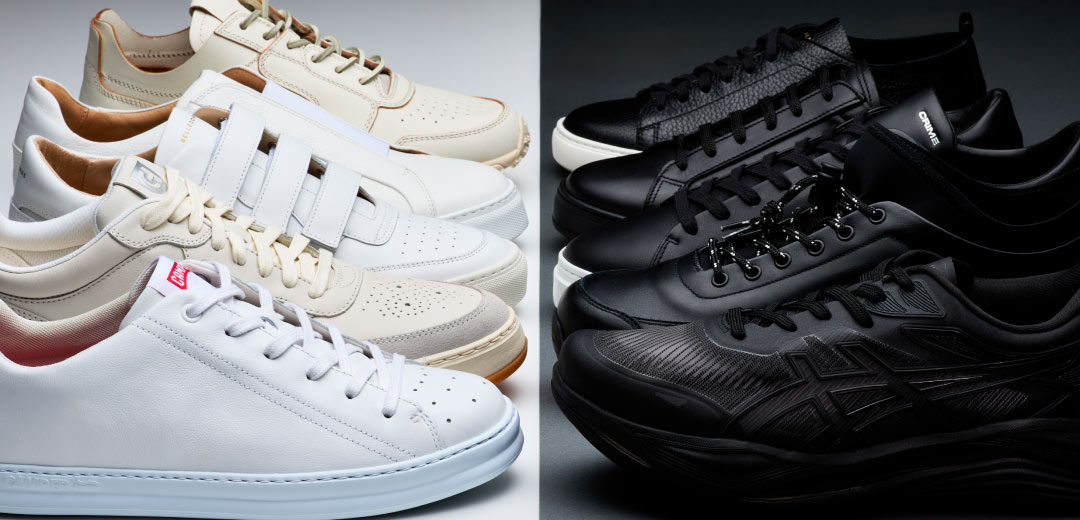 白スニーカーvs黒スニーカー！メンズのモノトーンスニーカー対決。あなたはどっちを選ぶ？のメインビジュアル