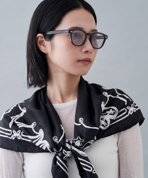 ＜EYEVAN/アイヴァン＞サングラスの着用画像