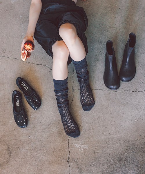 ＜シーセイ＞＜マルコモンド＞パンプス・靴下スタイリング画像