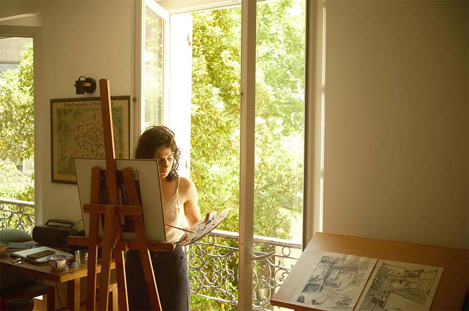 円池茂『赤衣の婦人』6号 シェル美術賞展三席入賞 フランス ル・サロン入選 木芯桐塑和紙貼「さえずり」(井上 楊彩)｜ギャラリージャパン