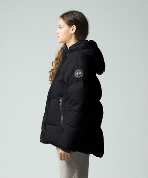 ブラックのディスクロゴが映える―＜カナダグース＞「ブラック