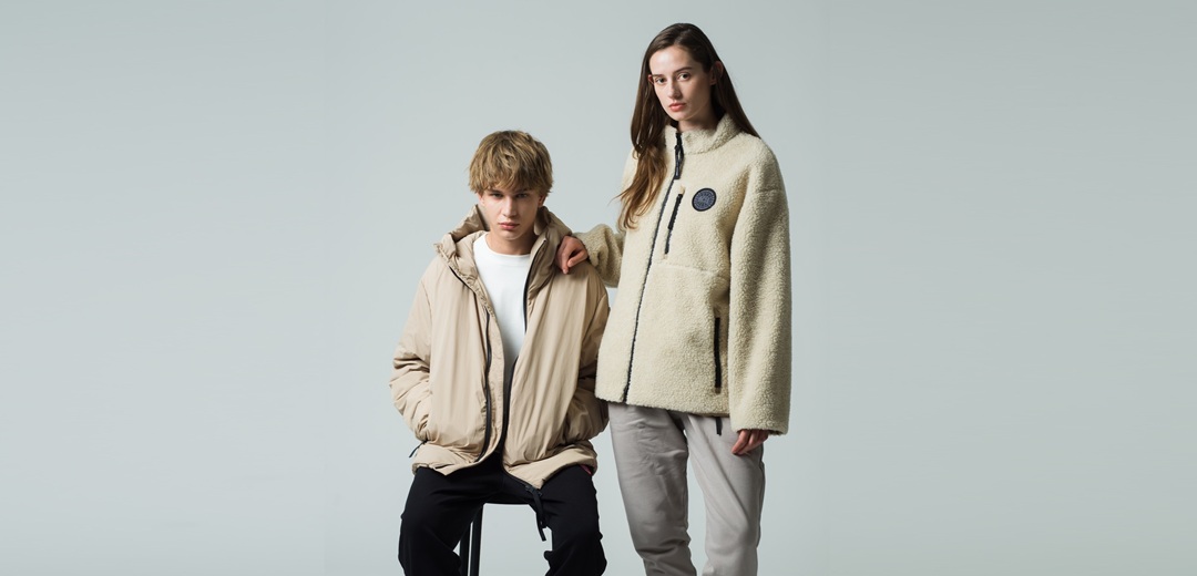 ブラックのディスクロゴが映える―＜カナダグース＞「ブラックレーベル