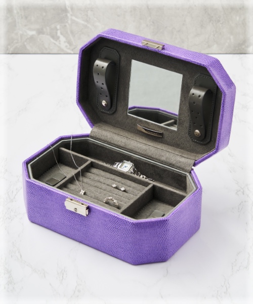 お気に⼊りのボックス&ポーチに収納してジュエリー愛をさらに⾼めて
