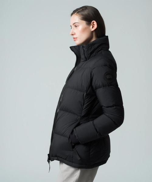 都市生活に寄り添いながら、冬の街を洗練する＜カナダグース＞の日本