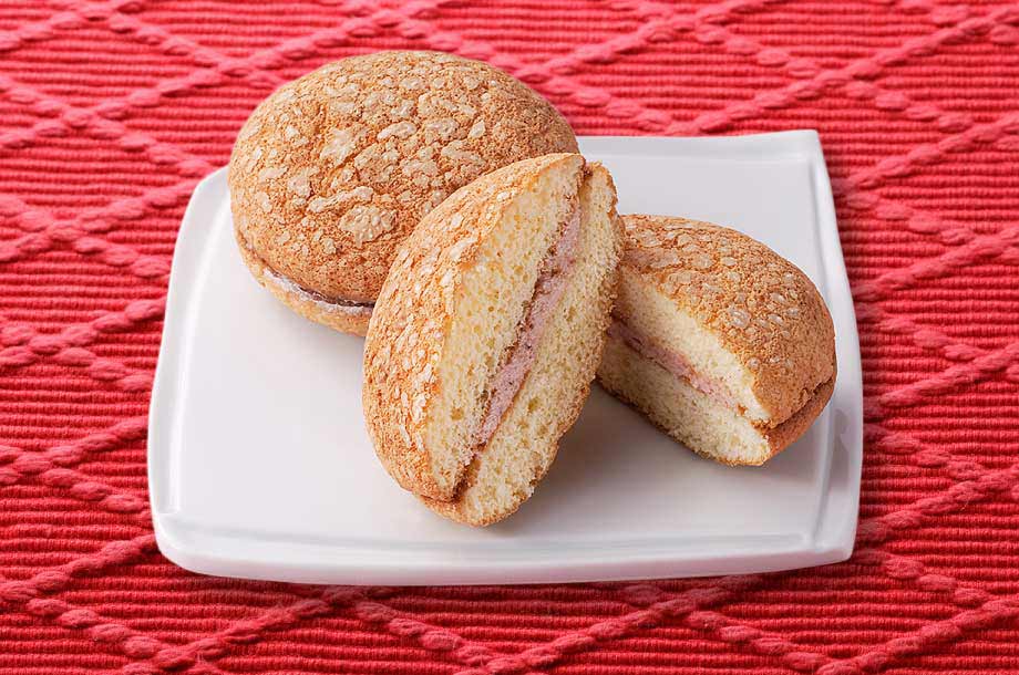 福岡＜筑紫菓匠 如水庵＞苺ブッセの画像