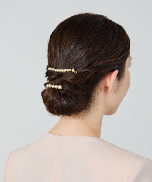 上品なパールモチーフのヘアアクセサリーの画像