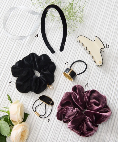 シックなミニマルスタイルのヘアアクセサリーの画像
