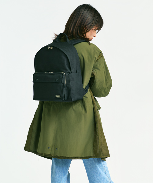 <ポーター>SMOKYシリーズのリュックサックトート着用画像
