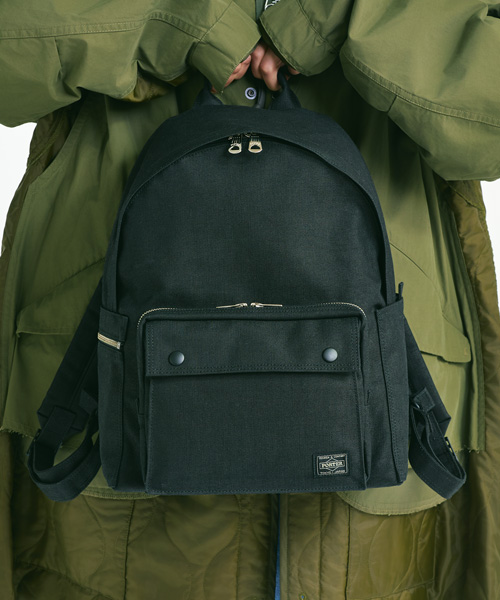 <ポーター>SMOKYシリーズのリュックサックトート着用画像