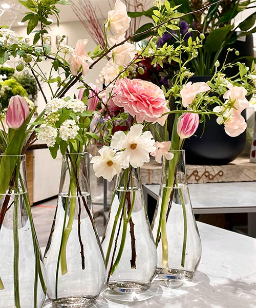 花瓶に活けたお花の画像