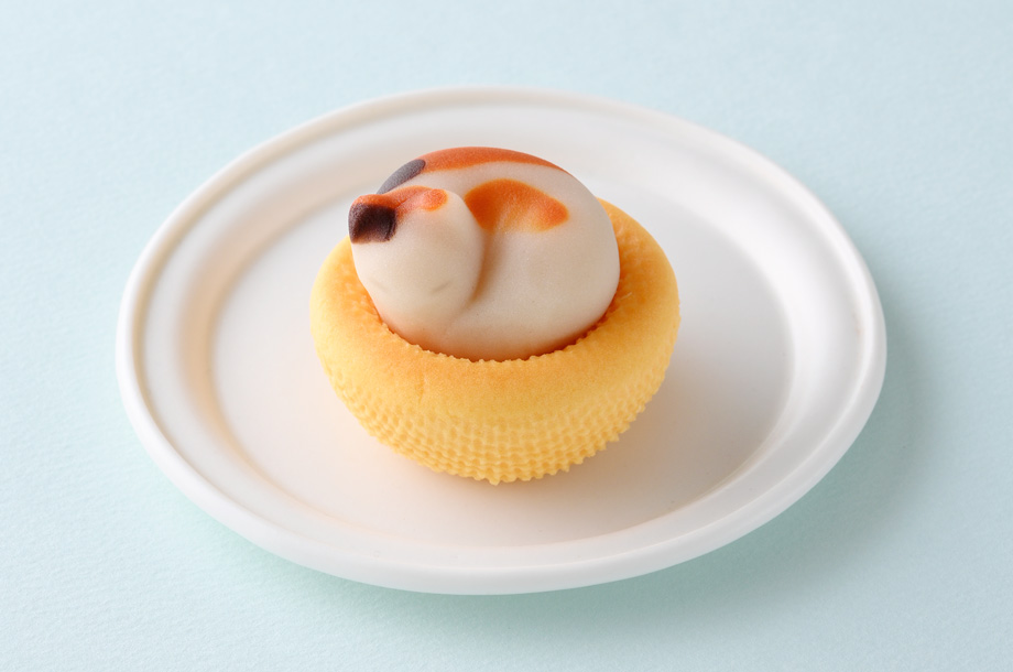 新潟＜越乃雪本舗大和屋＞上生菓子 ねむりねこ (三毛ねこ)の画像