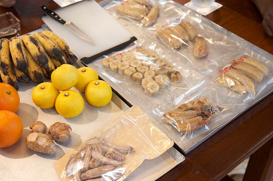 ドライバナナなどの食材の画像