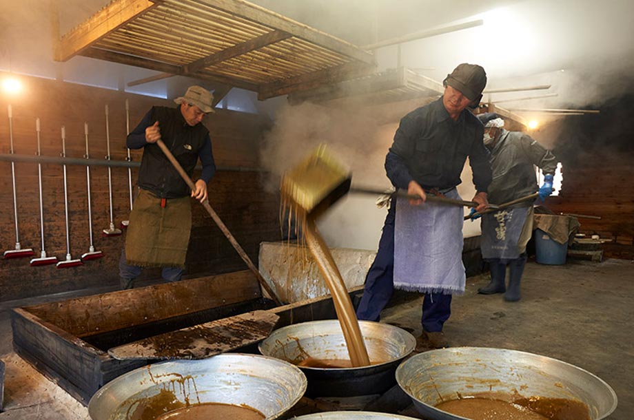 【日本橋三越本店】バイヤーが行く！日本全国美味発見｜職人たちが生み出す、種子島・ネグロス島・高知の黒糖物語