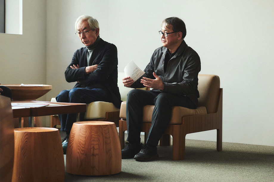 剣持と加藤が話している画像