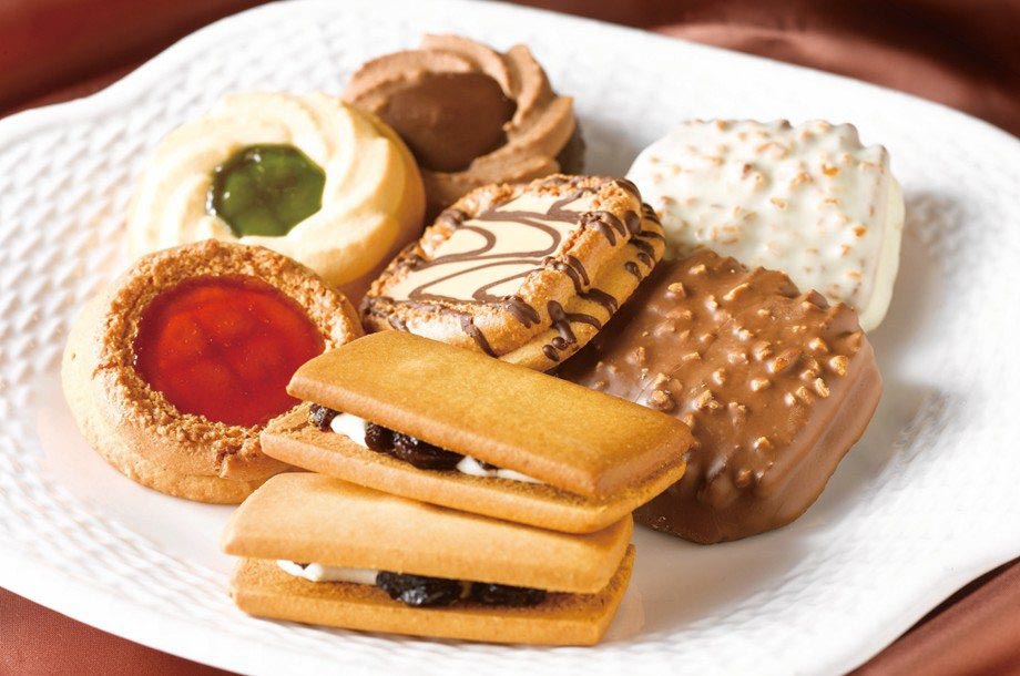 懐かしの味ロシアケーキとラムレーズンサンドの画像