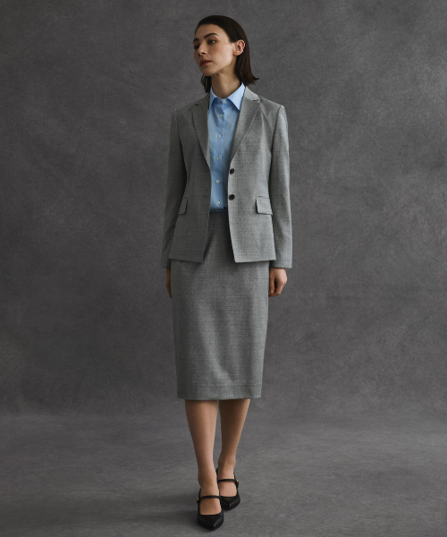 レギュラー丈テーラードジャケットとタイトスカートのスタイリング画像