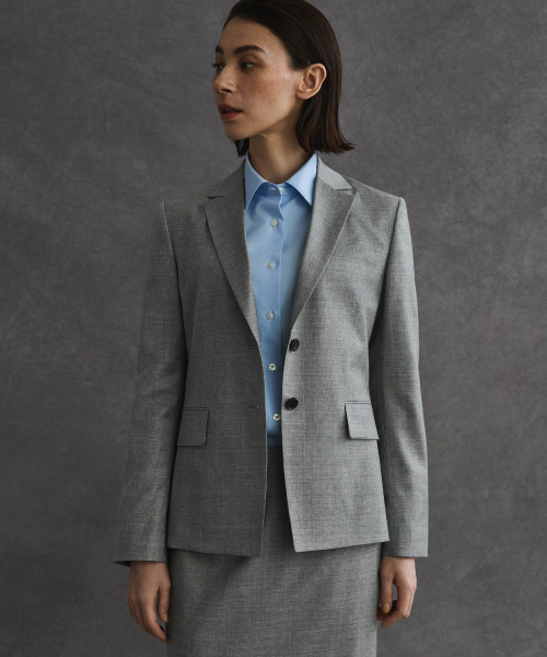 レギュラー丈テーラードジャケットとタイトスカートのスタイリング画像