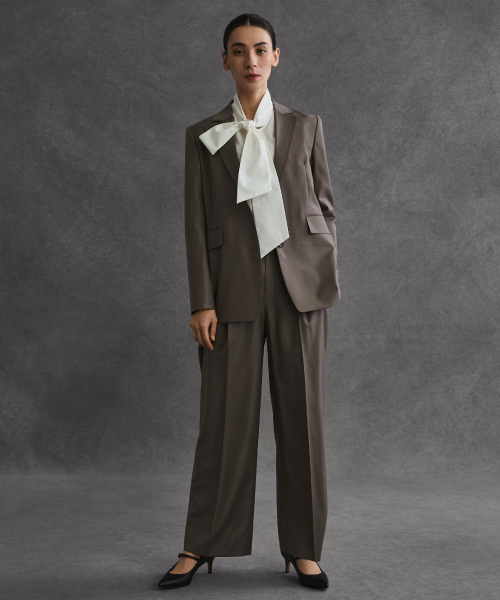 ビッグシルエットテーラードジャケットとワイドパンツのスタイリング画像