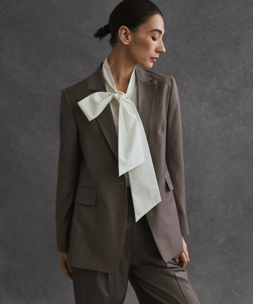 ビッグシルエットテーラードジャケットとワイドパンツのスタイリング画像