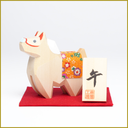 日本橋三越の迎春_＜久月＞一刀彫 干支「午」(白)の画像